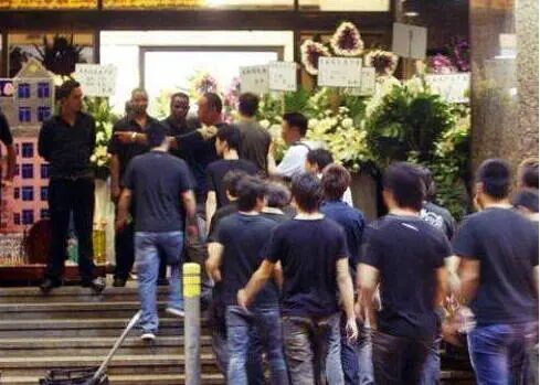 向华强到底什么来头_欧来欧来欧来什么歌_杉杉来了的丸子头怎么扎