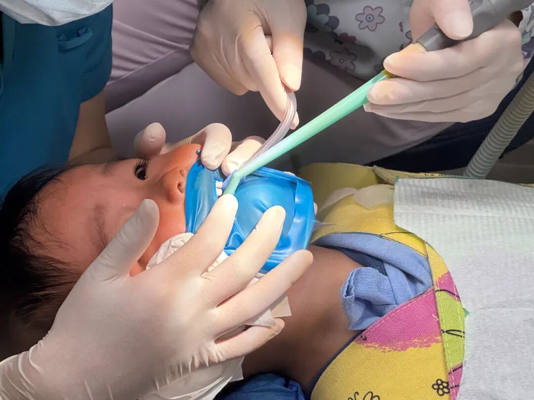 治疗床怎么用看着在治疗床上哇哇哭的孩子，“再也不敢了，这一件我还是老老实实给孩子买贵的…”_https://www.jmylbn.com_新闻资讯_第13张