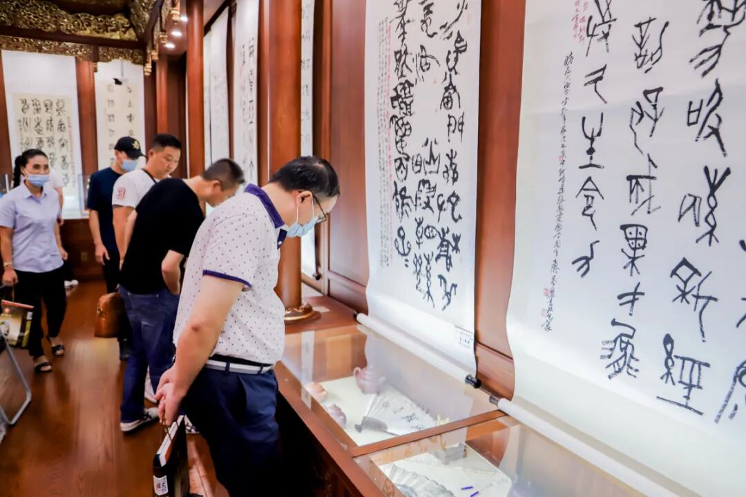 上海崇恩书画院袁继先副院长八十周岁书画展开幕式圆满举行