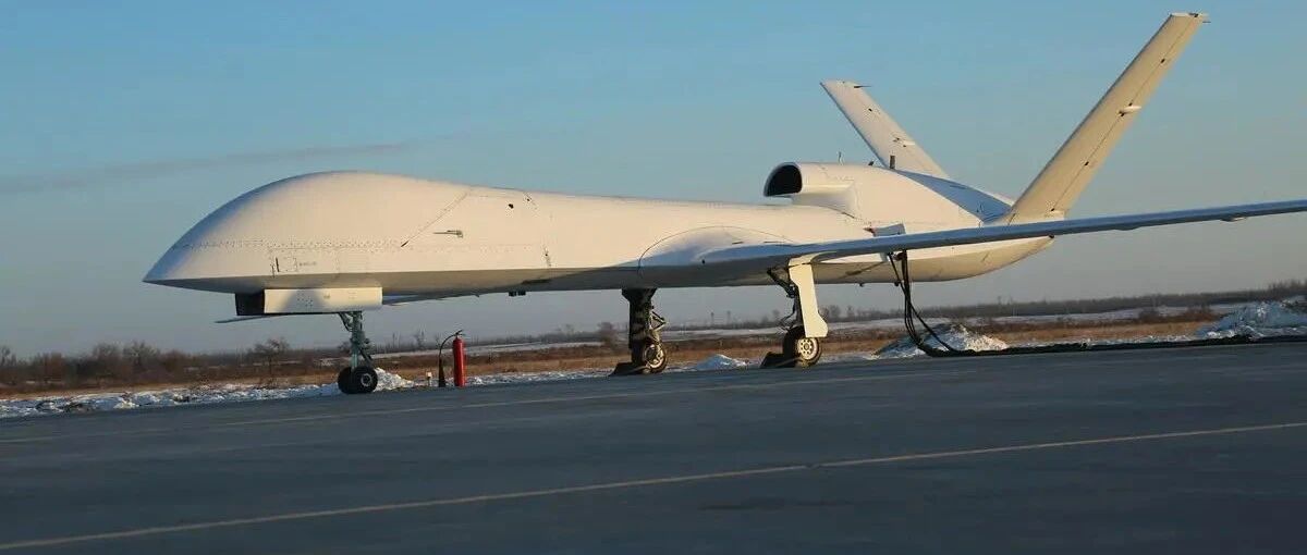 前哨 | 中国猎鹰喷气式无人机成功首飞，可万米高空巡航，中东土豪新期待