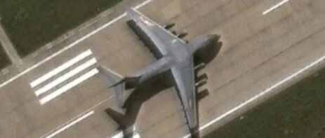 港媒：山东舰和075参加演习前，运-20降落南沙永暑礁