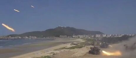 央视发“东南海域多兵种联合登岛演练”视频，岛内媒体迅速读出“关键”信息