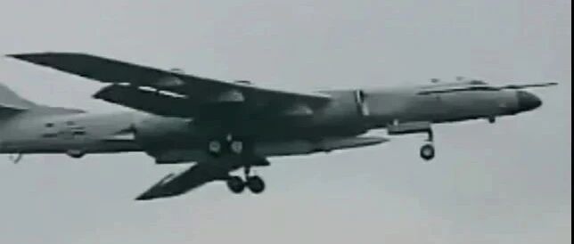 轰-6挂神秘导弹视频流出，美媒猜测：或是空射高超音速武器曝光！