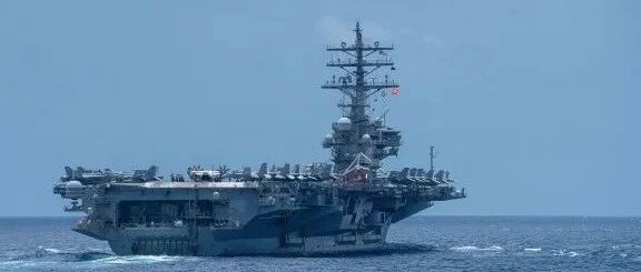 重返南海第二天，美军“里根”号航母现身中沙大环礁东南海域
