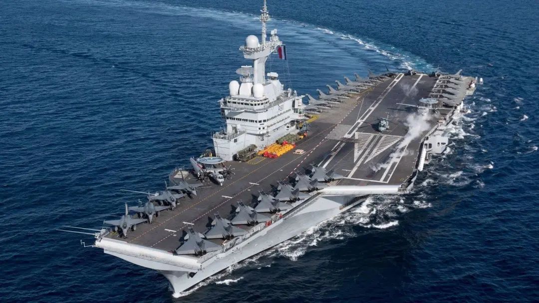 前哨 | 不好好呆在欧洲，法国海军冲向亚洲！核潜艇打头阵，航母压阵开来