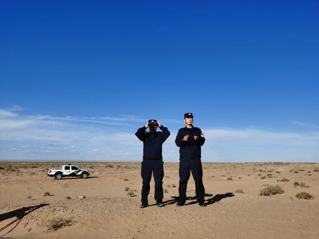 义务体检诊疗120余次内蒙古巴丹吉林沙漠深处有个警察医生