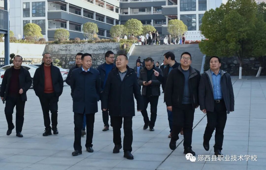 陕西省白河县教育局领导一行来我校考察