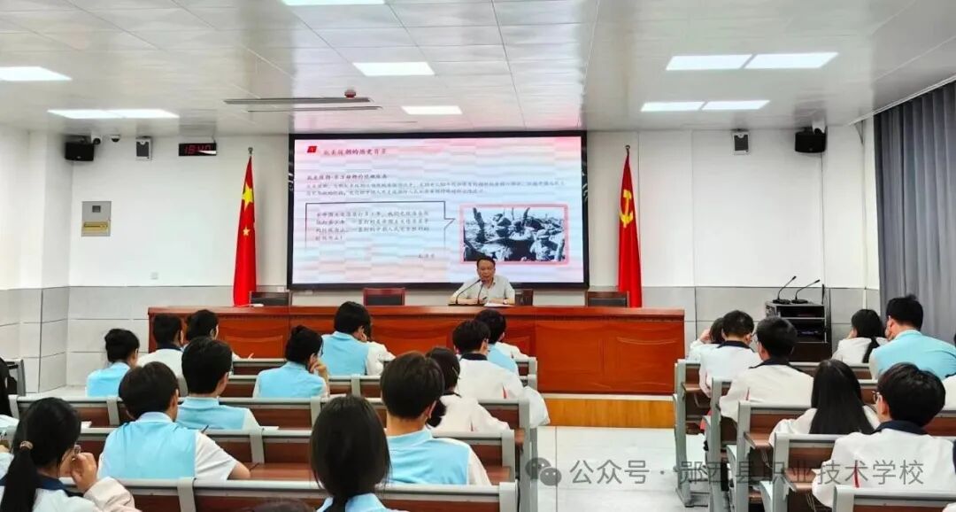 我校第九期业余党校培训第二讲开讲
