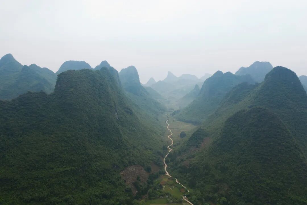 夏天适合去哪旅游_夏天旅游适合去的地方国内_夏天旅游适合去的景点