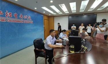 各校花式直播招生！广西高招网上咨询会首日吸引8.8万人次咨询