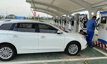 好消息！南宁机场接站停车场有了充电桩，电动汽车1个小时可“喂饱”