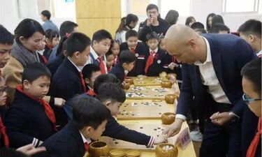 运动精英给孩子们上“体育课”，广西校园体育需要多方合力