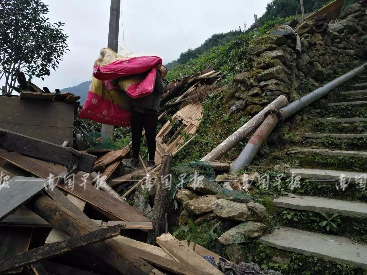 广西北壮第一寨突发大火 灾后现场一片废墟