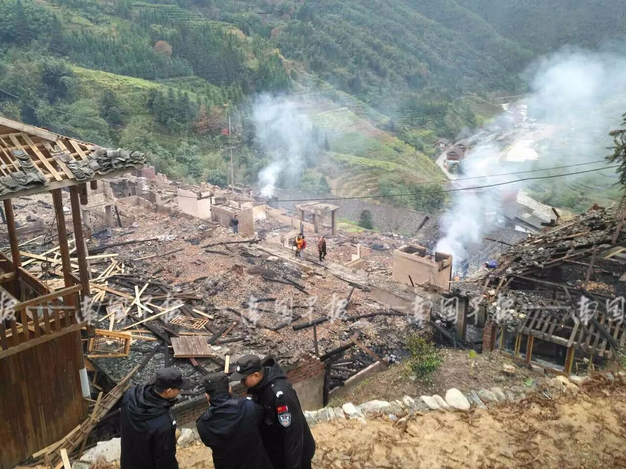 广西北壮第一寨突发大火 灾后现场一片废墟
