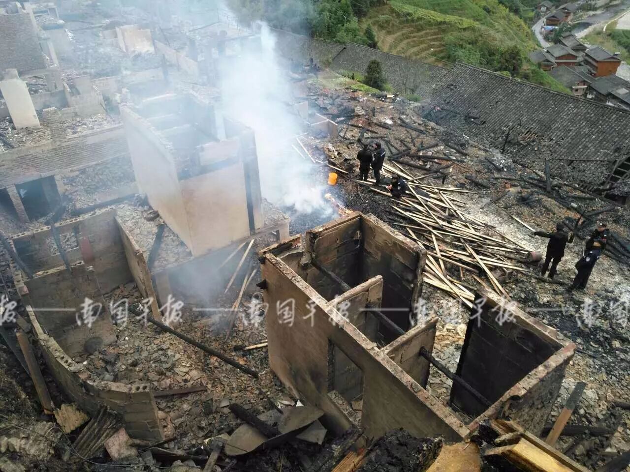 广西北壮第一寨突发大火 灾后现场一片废墟