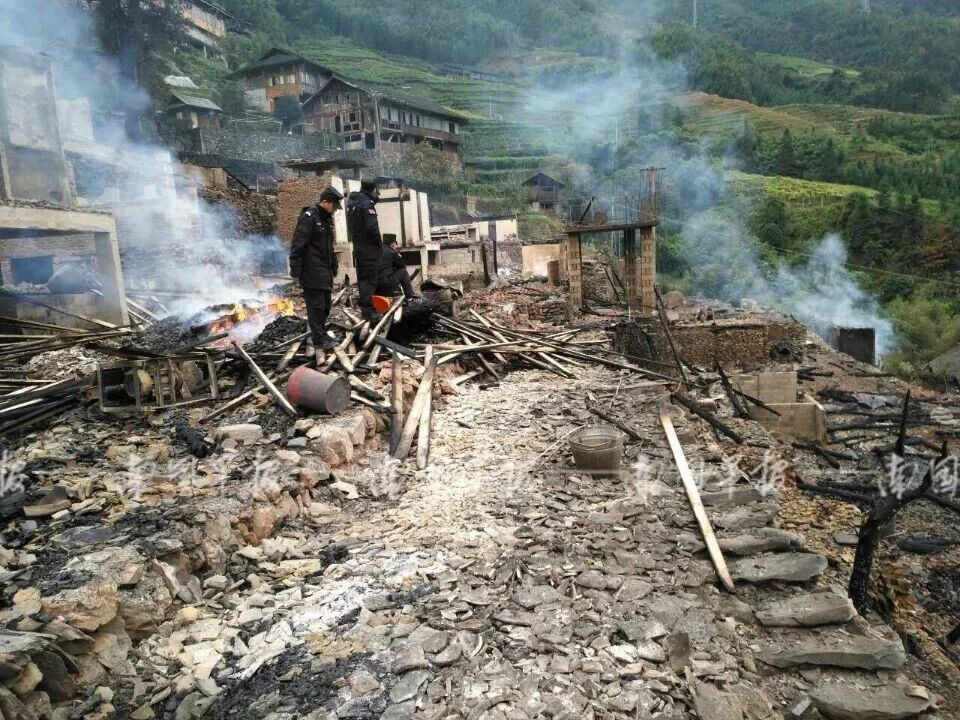 广西北壮第一寨突发大火 灾后现场一片废墟