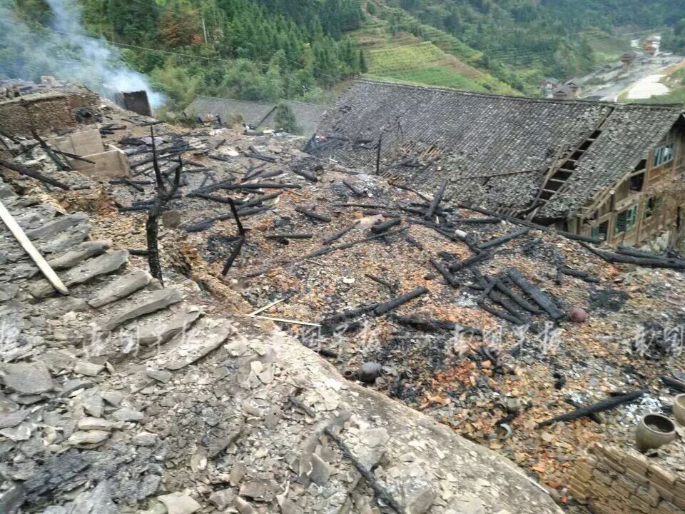 广西北壮第一寨突发大火 灾后现场一片废墟