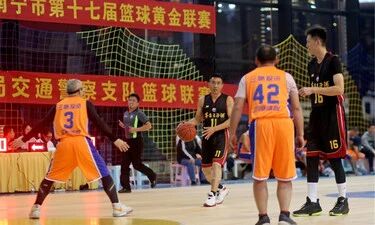 南宁篮球联赛首次开设中老年组，老广西男篮登场试身手