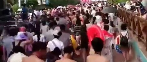 人人人人人!这是“五一”假期首日的北海银滩，广西多个景区也→