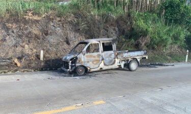 车辆购买不到一年发生自燃，被烧剩铁架！厂家称是加装行车记录仪引起