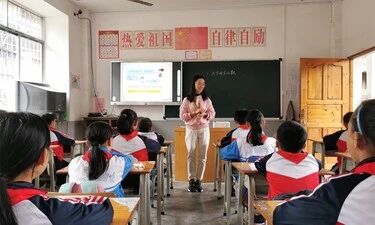 一封寄错的感谢信引出感人故事：受资助9年的她，选择回家乡教书丨追访热点新闻当事人⑥