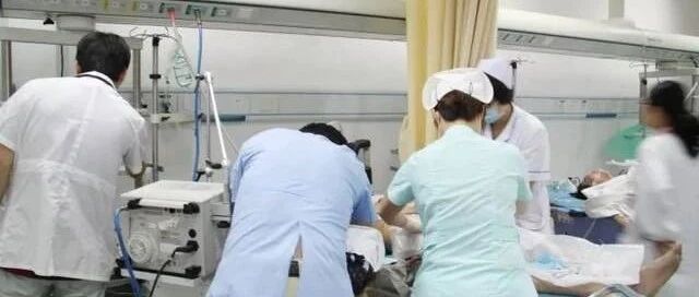 【奇怪病例】22岁女老师午休时突然昏迷小便失禁，更奇怪的是血液变色了