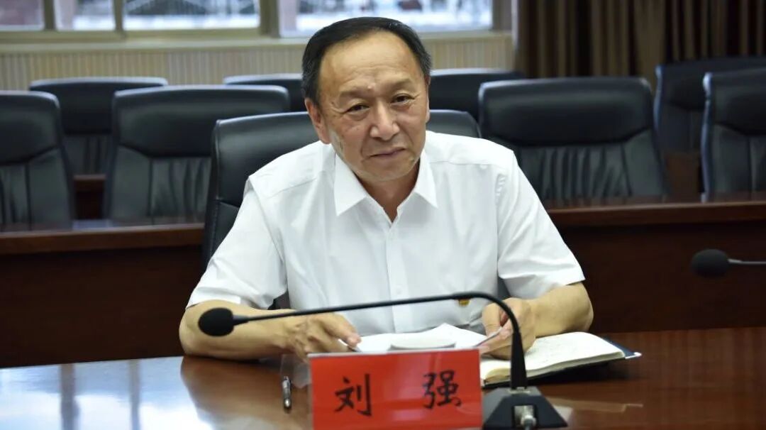 县委副书记,县长王周林代表县委,县政府对中国电信股份有限公司红河分