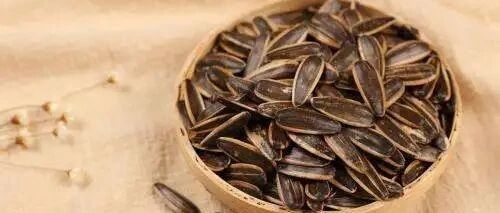 每天磕一斤瓜子，夫妻双双患结肠癌