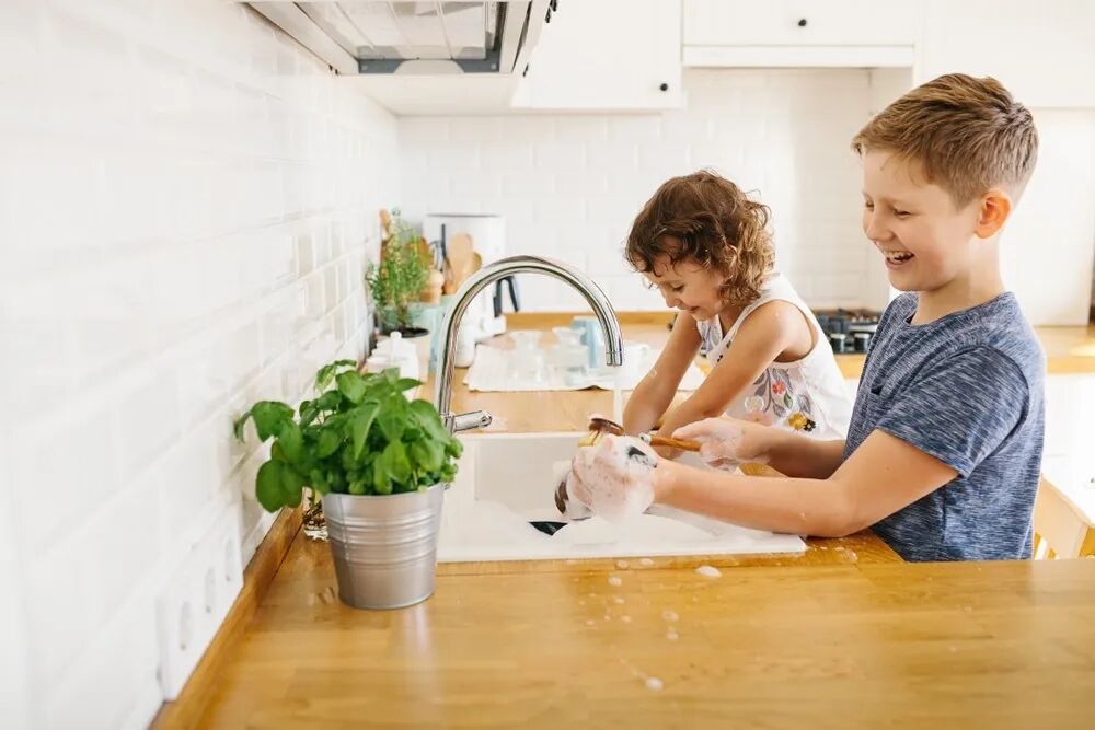 孩子多大就应该做些家务了？这份不同年龄的家务清单请收下~