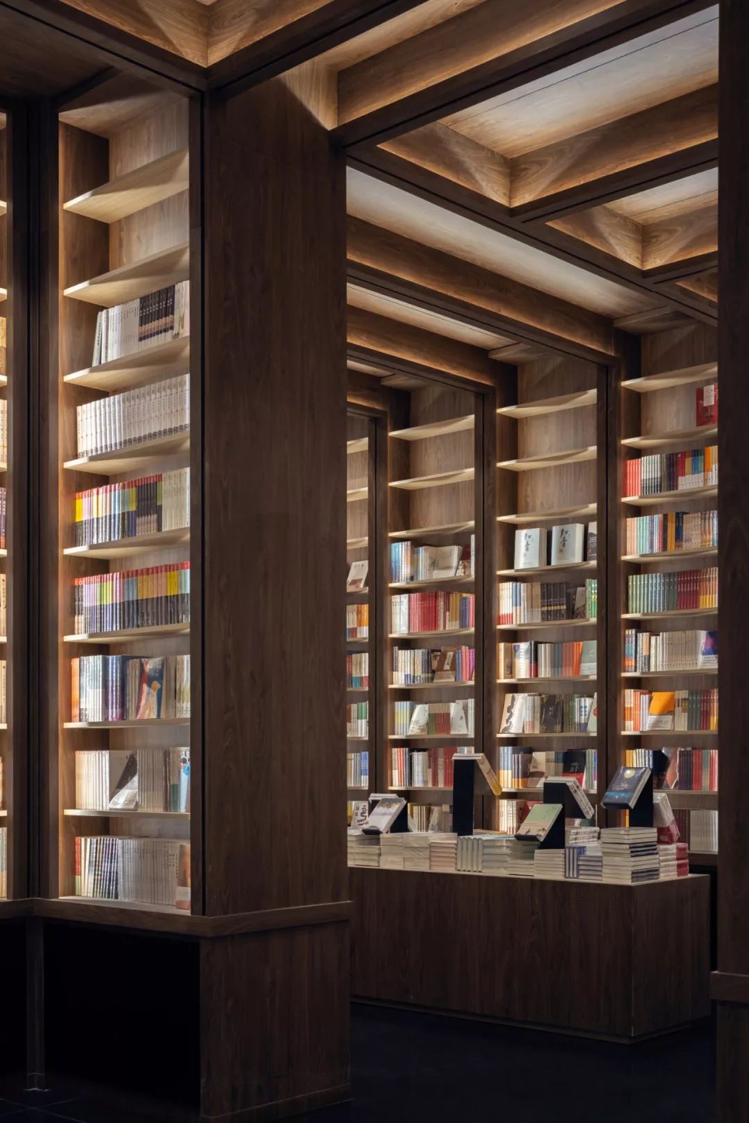 李想，在重慶打造了一家超有創意的書店，處處呈現出藝術館的格調！ 家居 第16張