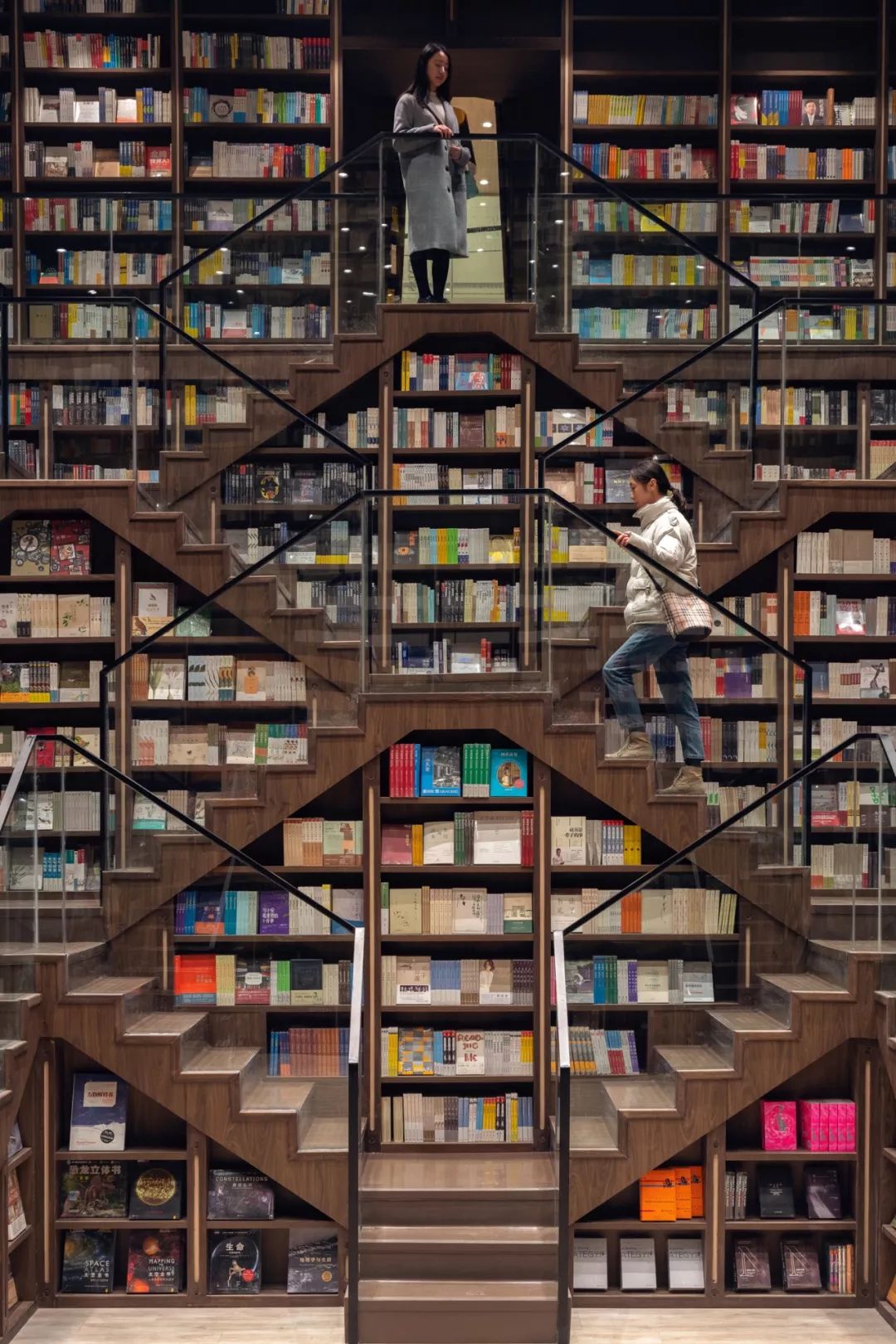 李想，在重慶打造了一家超有創意的書店，處處呈現出藝術館的格調！ 家居 第38張