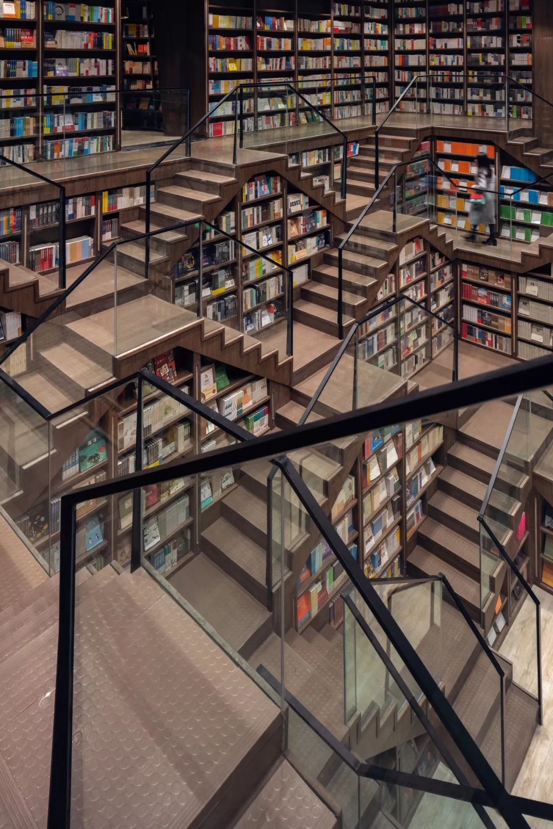 李想，在重慶打造了一家超有創意的書店，處處呈現出藝術館的格調！ 家居 第52張