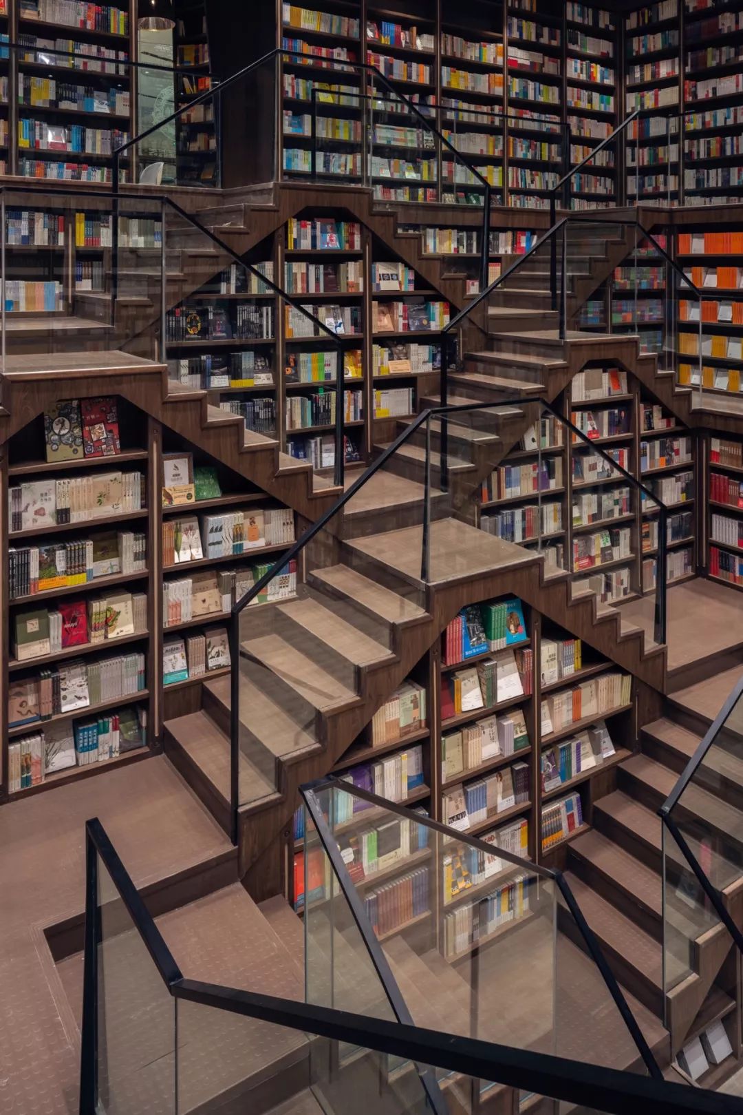 李想，在重慶打造了一家超有創意的書店，處處呈現出藝術館的格調！ 家居 第44張