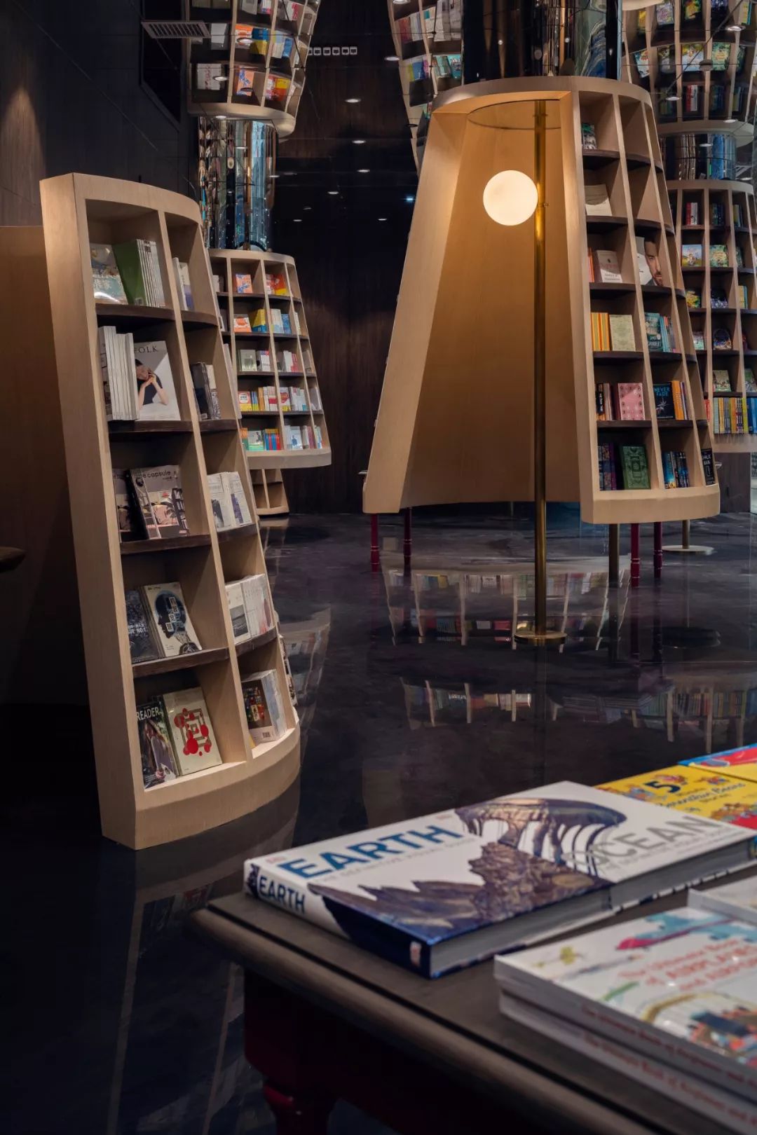 李想，在重慶打造了一家超有創意的書店，處處呈現出藝術館的格調！ 家居 第9張
