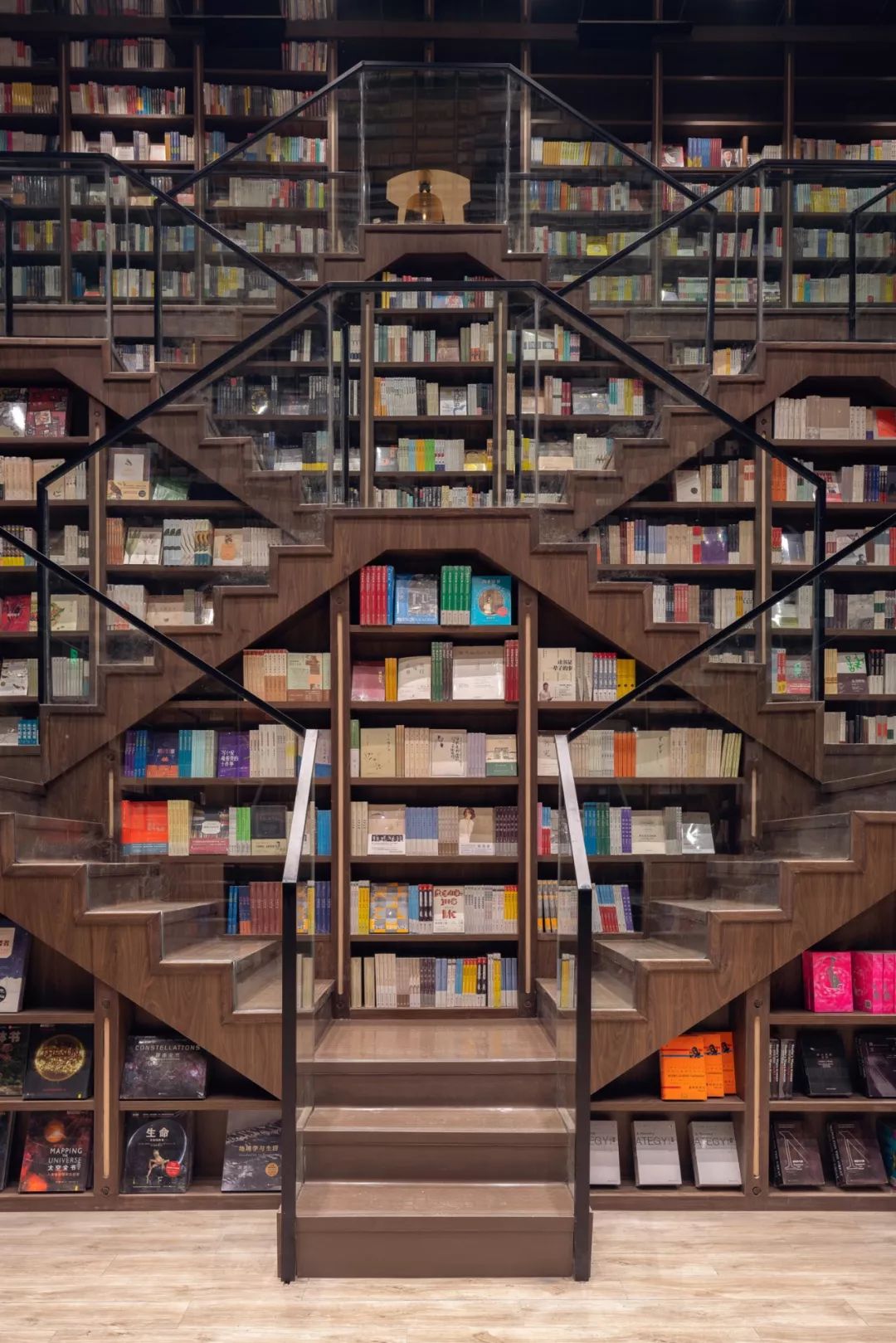 李想，在重慶打造了一家超有創意的書店，處處呈現出藝術館的格調！ 家居 第48張