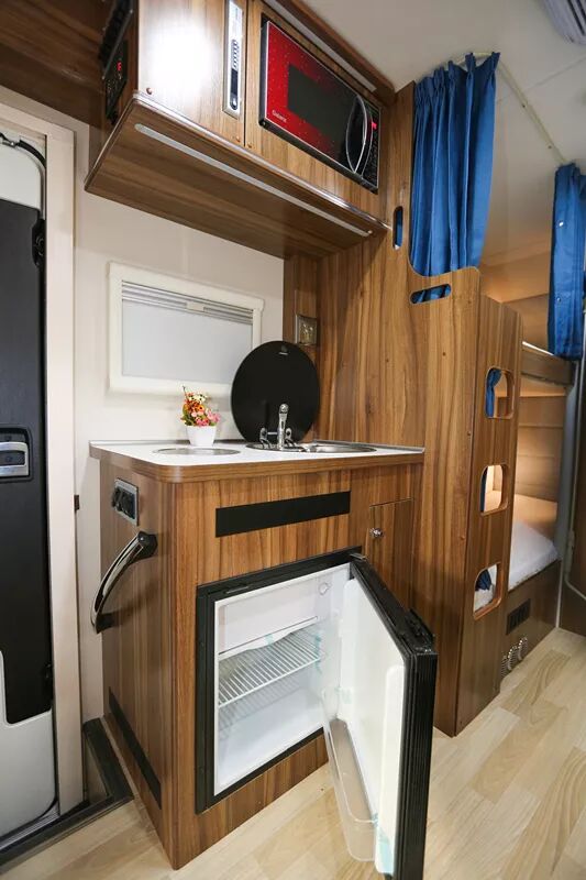 宇通C533无拓展房车（国产依维柯底盘/上下床）_10