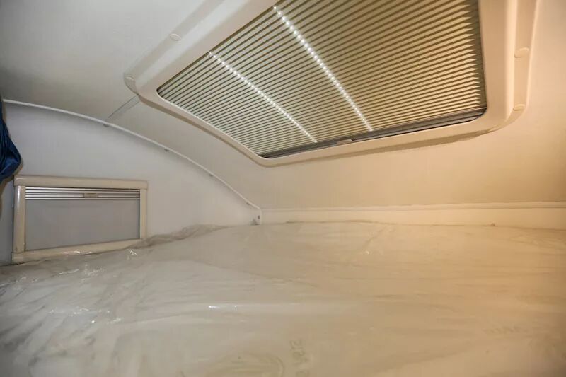 宇通C533无拓展房车（国产依维柯底盘/上下床）_12