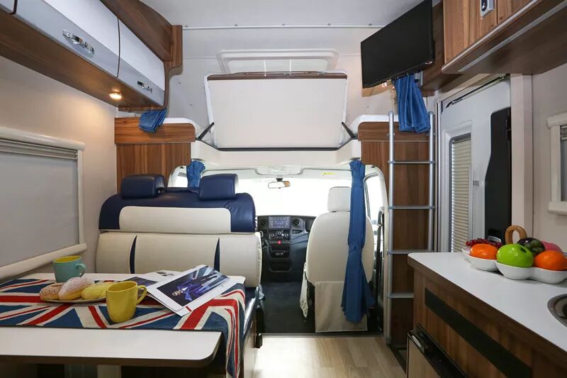 宇通C533无拓展房车（国产依维柯底盘/上下床）_4