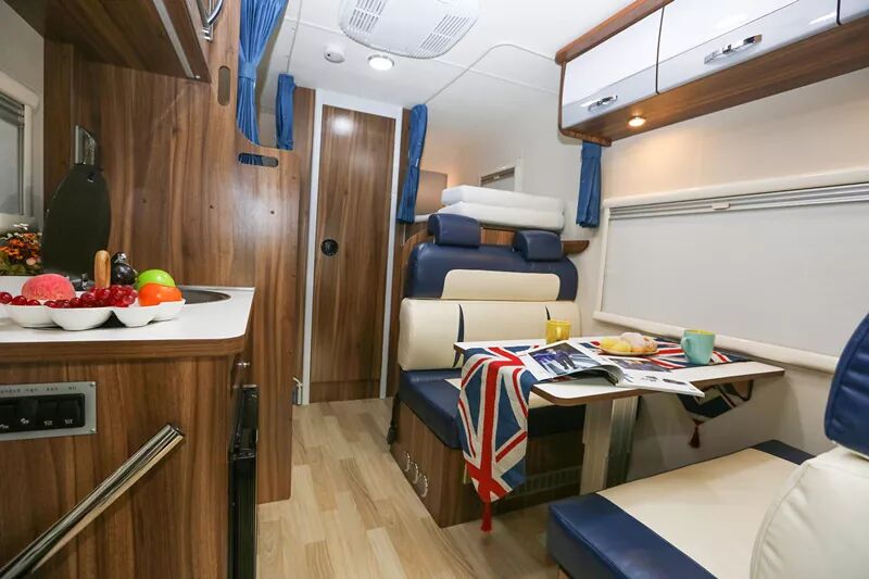 宇通C533无拓展房车（国产依维柯底盘/上下床）_7