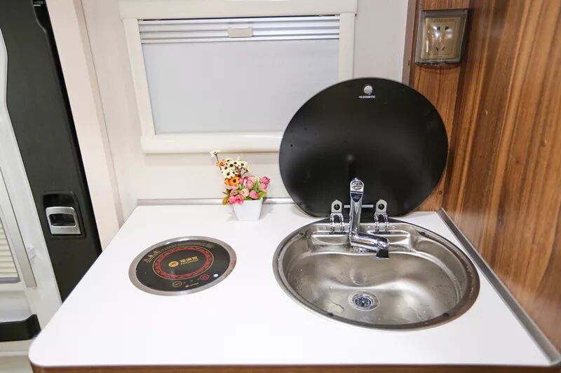 宇通C533无拓展房车（国产依维柯底盘/上下床）_11