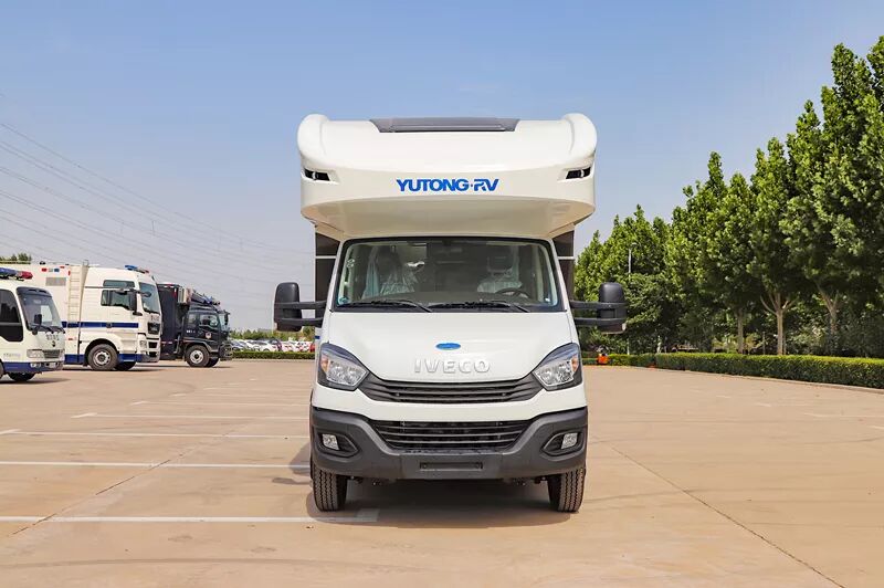 宇通C533无拓展房车（国产依维柯底盘/上下床）_3