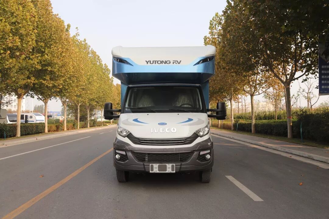 宇通C630大顶（进口依维柯无拓）_2