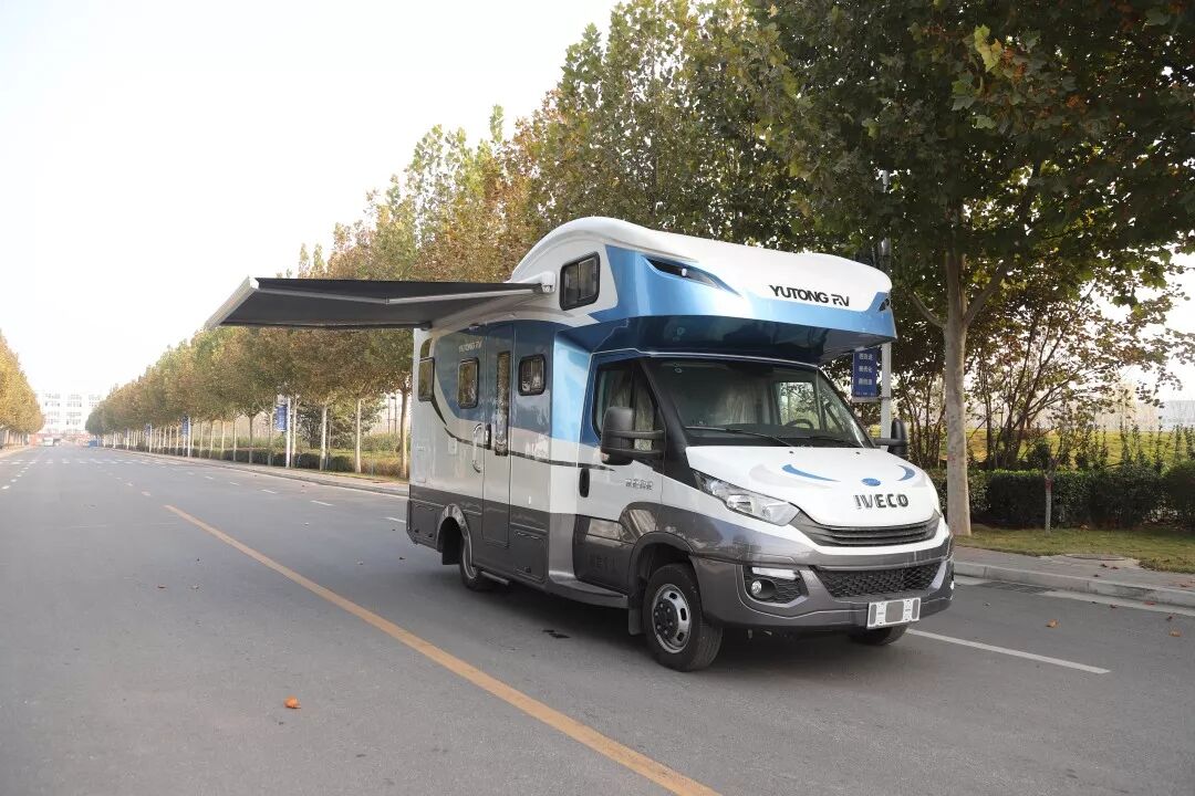 宇通C630大顶（进口依维柯无拓）_5