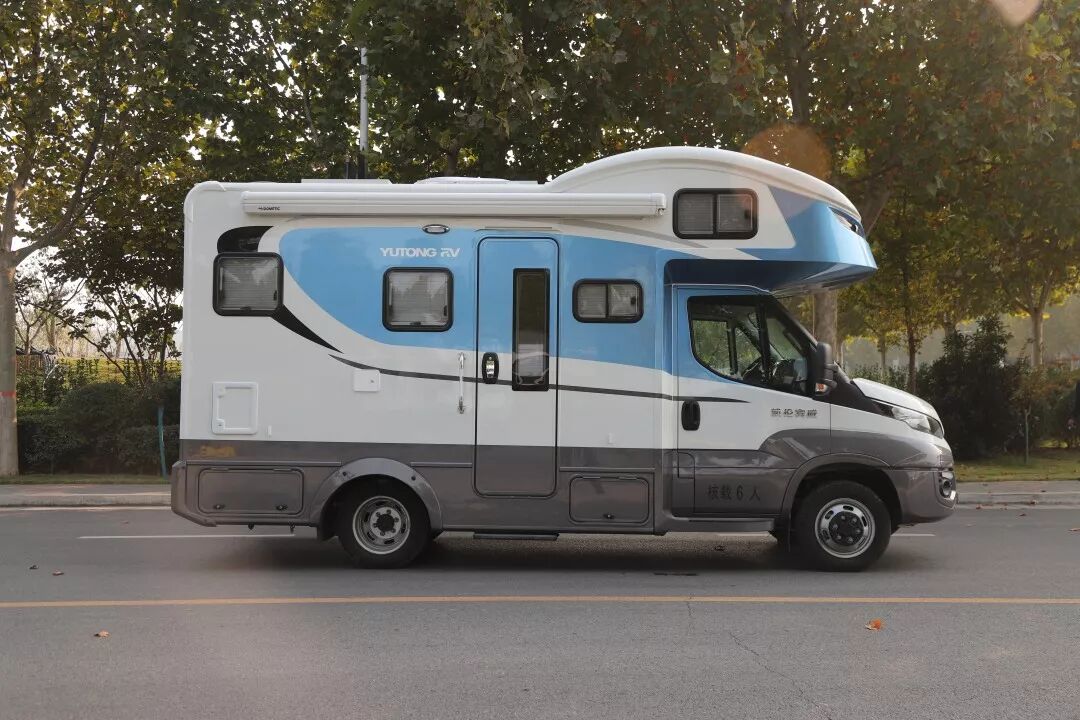 宇通C630大顶（进口依维柯无拓）_4