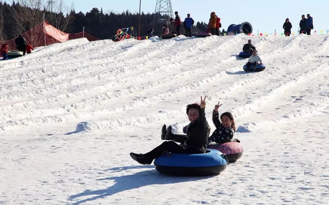 冰滑梯,冰刀,冰球,儿童雪圈,s型雪圈,雪橇,雪圈,高坡雪圈,单板滑雪,双