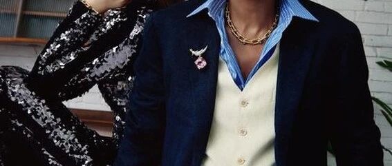 任达华老婆琦琦被偶遇!58岁的她穿皮衣+阔腿裤,走路好有气质