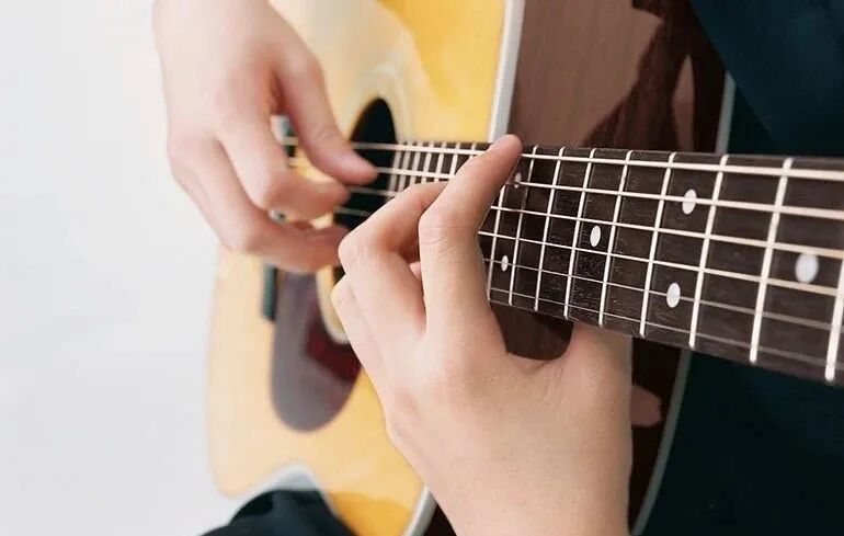 吉他六根弦的标准音 吉他的六根弦的空弦音是什么？