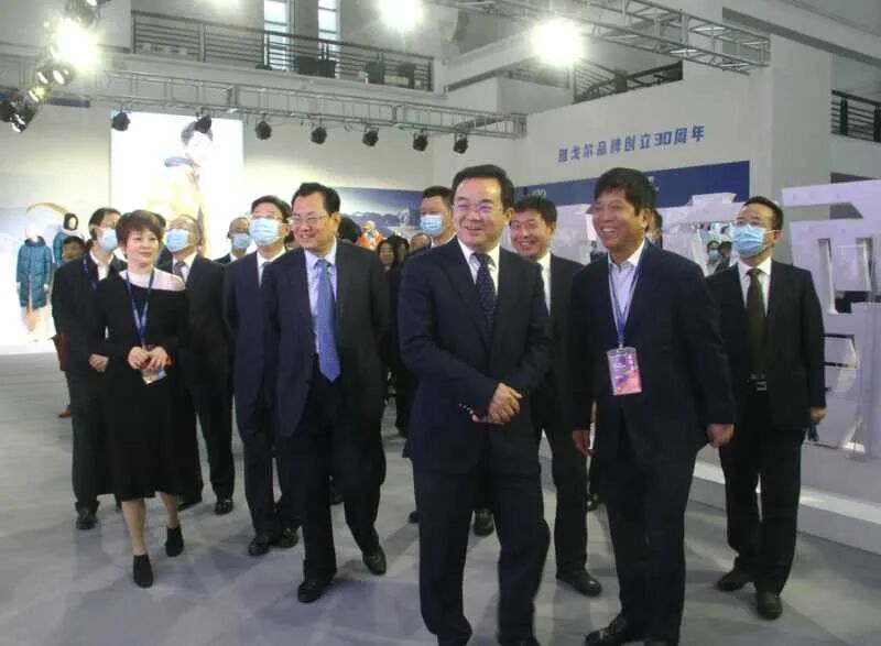 双线赋能亮点多 宁波时尚节暨第24届宁波国际服装节隆重启幕 行业动态 中国纺织报 纺织中国在线