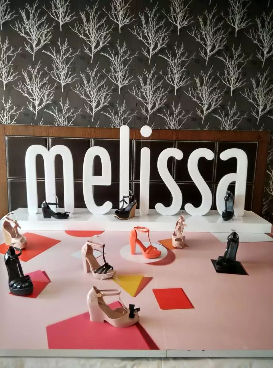 巴西先鋒潮流鞋履品牌melissa(梅麗莎)更是讓塑料鞋顛覆了70後或80後