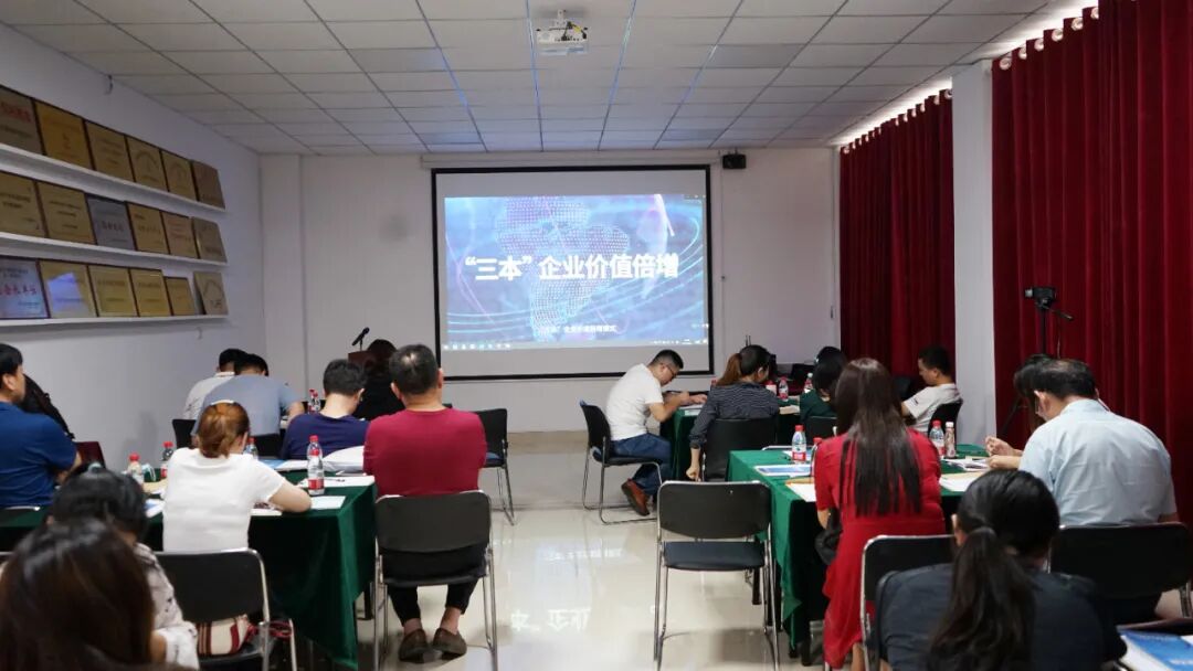 山东省装备制造业协会首期科技项目申报培训班（暨新会员授牌仪式）